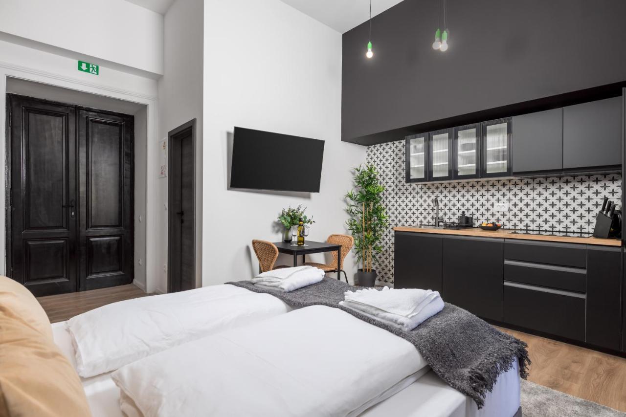 Apartments & Rooms One World Рієка Екстер'єр фото